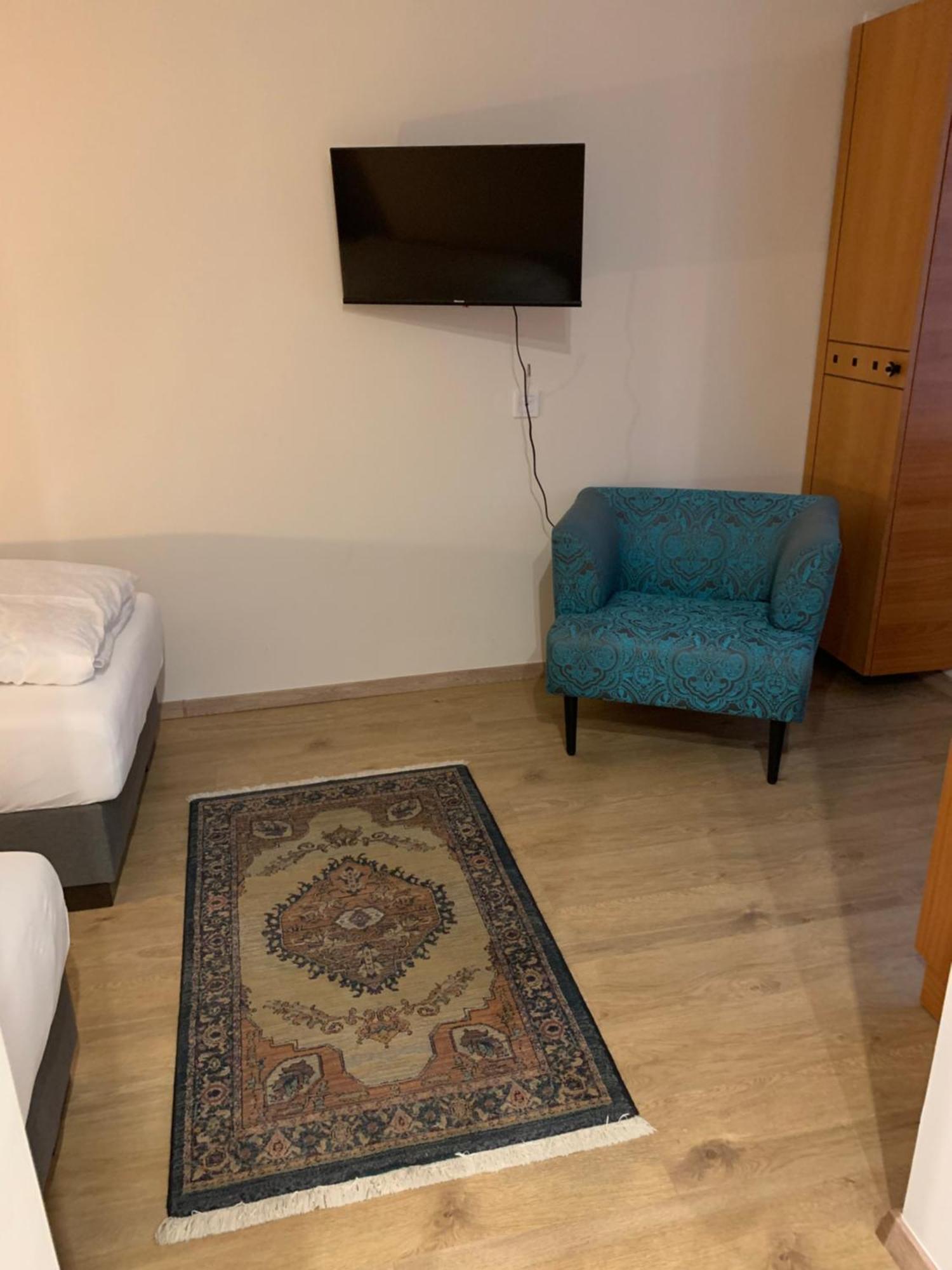 Birdonthewire Apartment